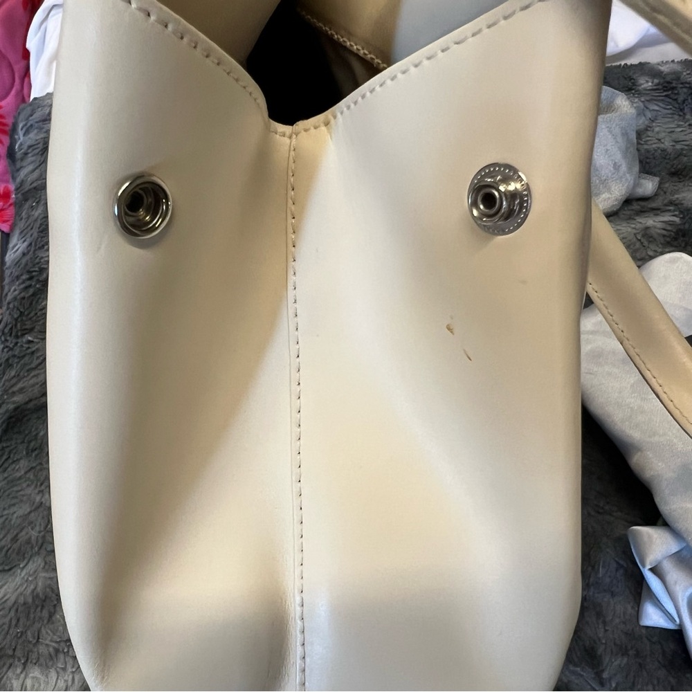 🩷FURLA large cream colored trapezoid shoulder bag. - Picture 6 of 11